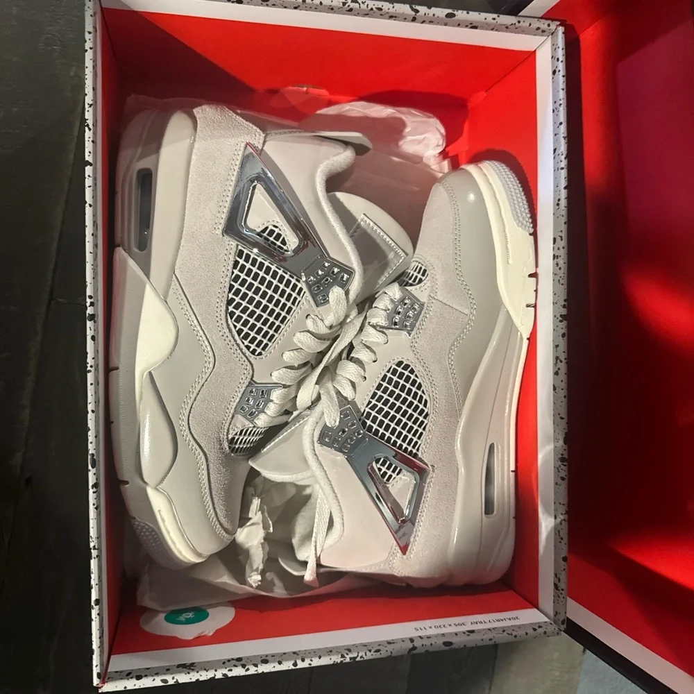 Jordan 4 - Picture 4 of 4